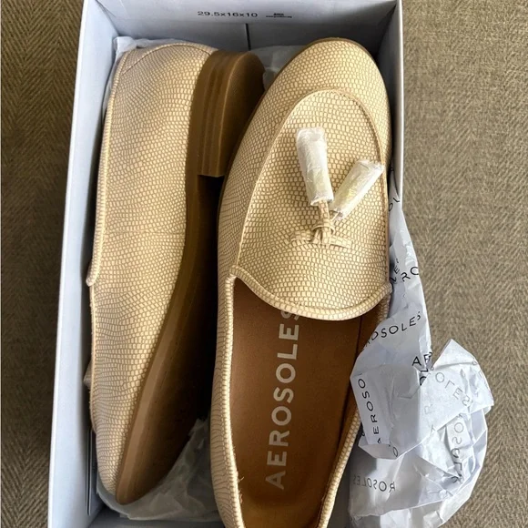 AEROSOLES Light Tan Textured Loafers Size 8 - Picture 1 of 4
